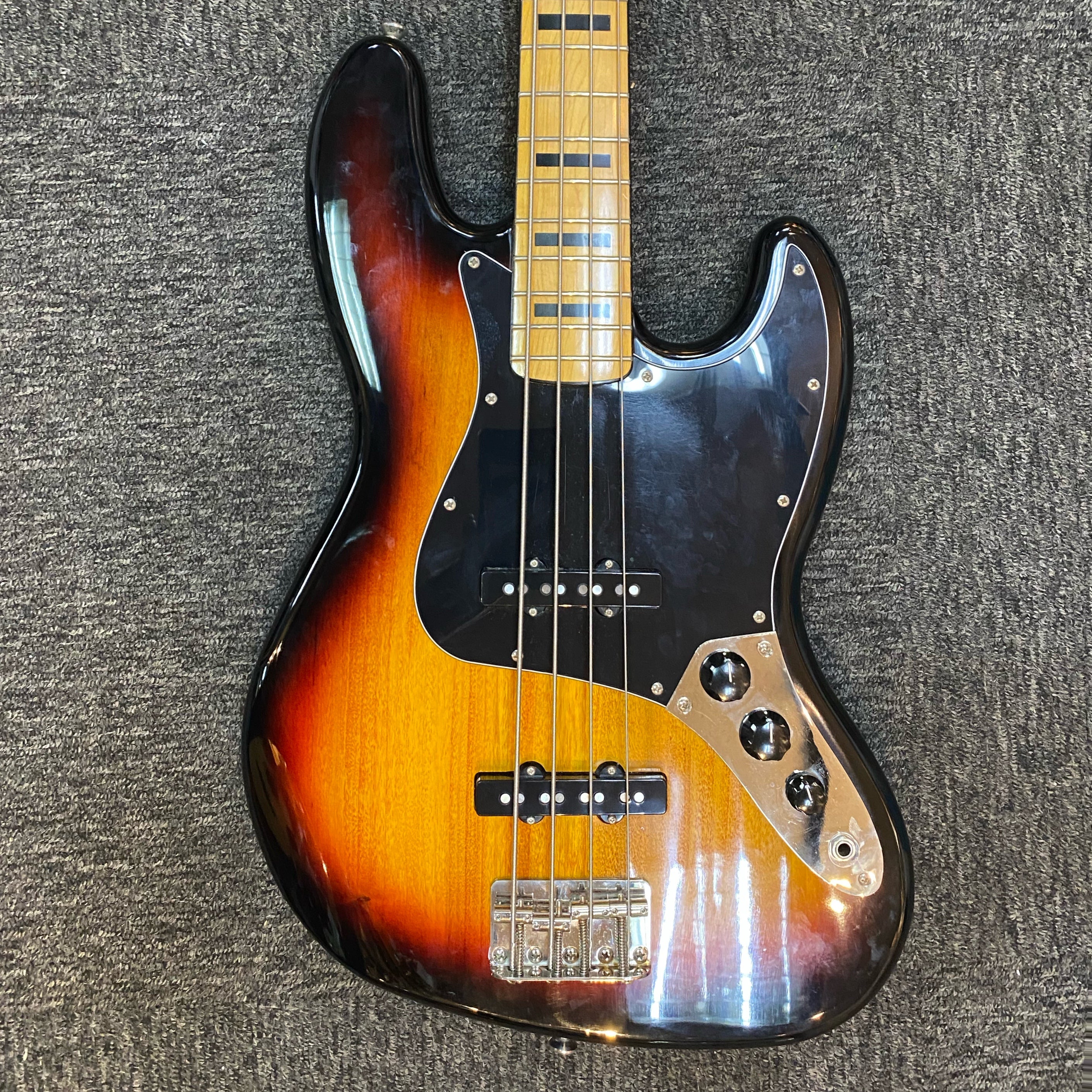 Pre-owned Squier classic vibe 70s jazz bass