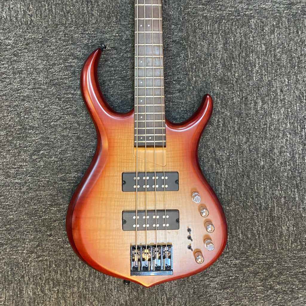 Pre-owned Marcus Miller Sire M7 bass