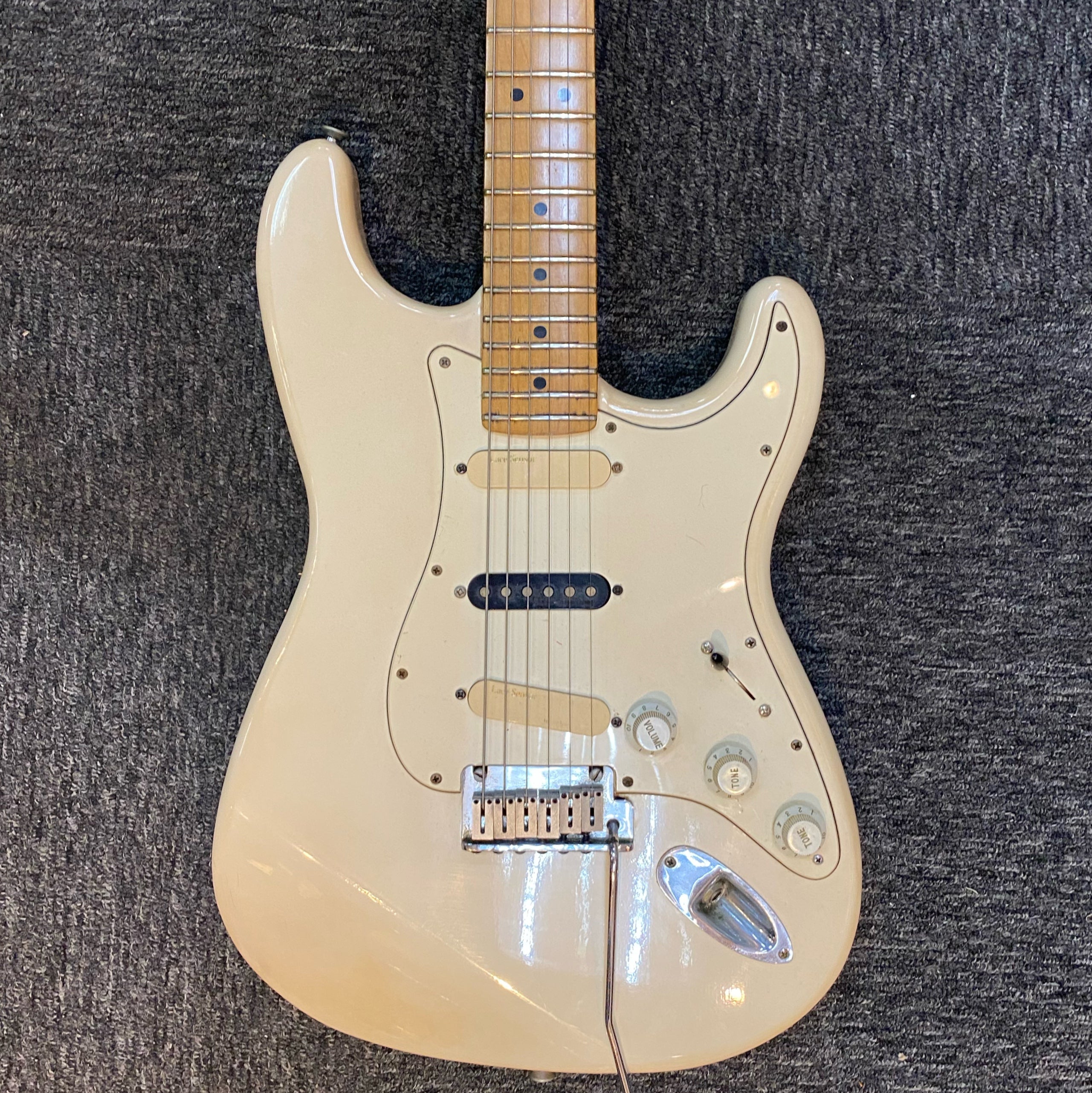 Pre-owned Fender American Standard 1997 strat
