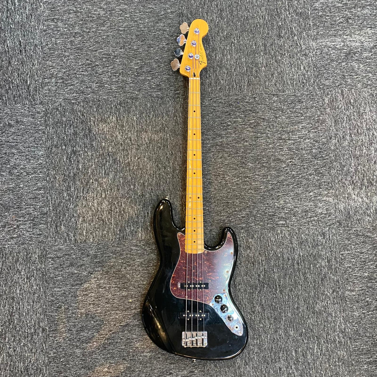 Pre-owned Fender Standard Jazz Bass