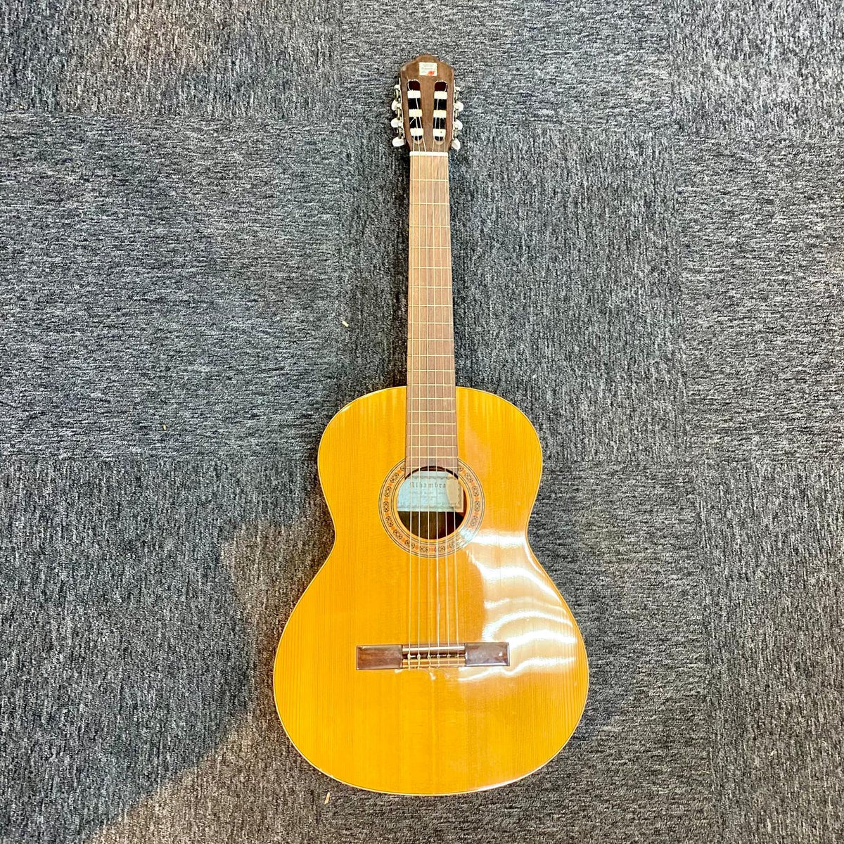 Pre-owned Alhambra 2C