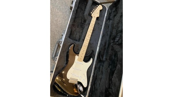 https://tymusiccenter.com/image/cache/catalog/pre-owned/fender%20eric%20clapton%201-600x337.jpg